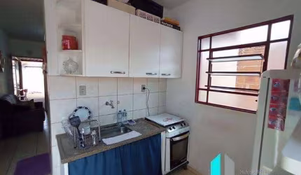 Casa em Condomínio para Venda em Araraquara, Jardim Maria Luiza IV, 2 dormitórios, 1 banheiro, 2 vagas