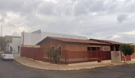 Casa para Venda em Araraquara, Vila Tito de Carvalho (Vila Xavier), 3 dormitórios, 1 suíte, 3 banheiros, 4 vagas