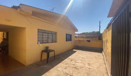 Casa para Venda em Araraquara, Jardim Eliana, 4 dormitórios, 2 banheiros, 2 vagas