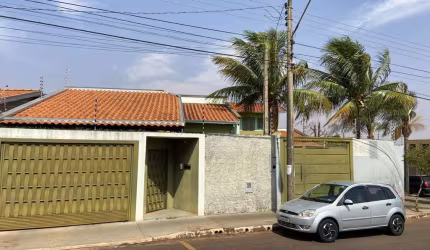 Casa para Venda em Araraquara, Jardim Dumont, 3 dormitórios, 1 suíte, 2 banheiros, 2 vagas