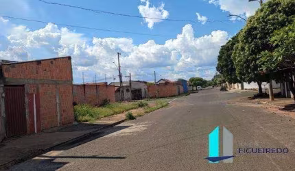 Casa para Venda em Araraquara, Jardim Victório Antônio de Santi II, 2 dormitórios, 1 banheiro, 2 vagas