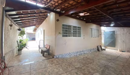 Casa para Venda em Araraquara, Jardim Roberto Selmi Dei, 4 dormitórios, 2 banheiros, 2 vagas
