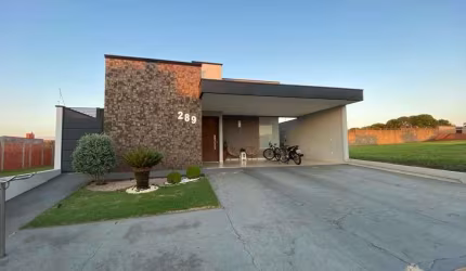 Casa em condomínio fechado com 3 quartos à venda na P29P+VQ, Jardim Califórnia, Estiva Gerbi por R$ 930.000