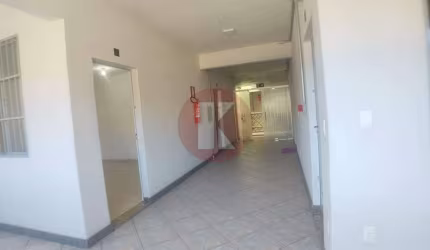 Sala comercial com banheiro social, localizada na Rua Dr. Álvaro Camargos - Santa Mônica