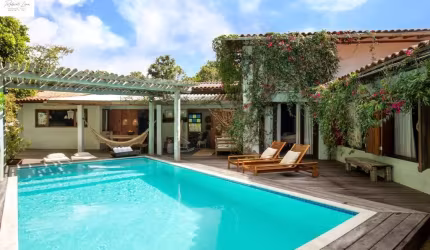Imperdível oportunidade de investimento: Casa comercial à venda em Trancoso, Porto Seguro-BA - 4 quartos, 4 suítes, 3 salas, 1 vaga, 460m²!