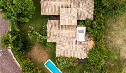 Casa em Condomínio à Venda em Trancoso-BA: 4 Quartos, 2 Suítes, 2 Salas, 3 Banheiros - Imperdível!