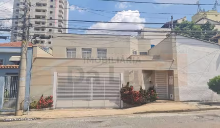 Casa Térrea com 3 quartos/suíte e 3 banheiros, e 4 vagas à Venda, 420 m², por R$ 1.750.000