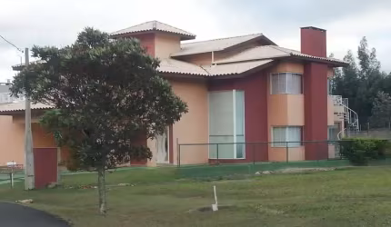 CASA A VENDA NO JACARÉ