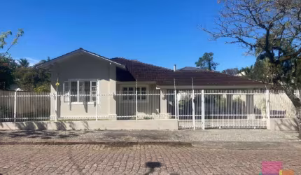 Casa com 3 quartos à venda na Rua Orleans, --, América, Joinville por R$ 2.250.000