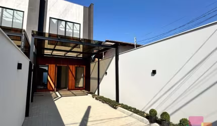 Casa com 3 quartos à venda na Rua Edgar Klein, --, Costa e Silva, Joinville por R$ 690.000