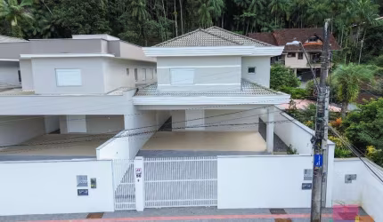 Casa com 4 quartos à venda na Rua Campo Alegre, --, Atiradores, Joinville por R$ 2.350.000