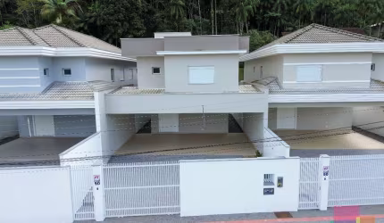 Casa com 4 quartos à venda na Rua Campo Alegre, --, Atiradores, Joinville por R$ 2.215.000