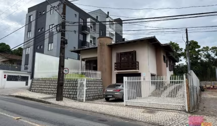 Casa com 3 quartos à venda na Rua Marajó, --, Atiradores, Joinville por R$ 1.200.000
