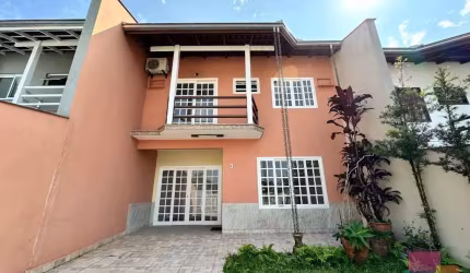 Casa com 3 quartos à venda na Servidão Pascual Arp, --, América, Joinville por R$ 980.000