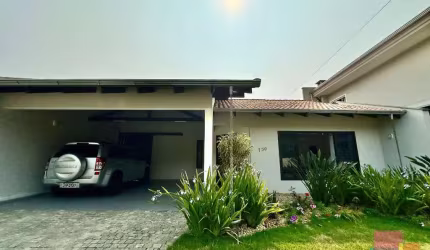 Casa com 3 quartos à venda na Rua Vereador Guilherme Zuege, --, Pirabeiraba, Joinville por R$ 1.100.000