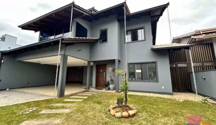Casa com 5 quartos à venda na Rua Doutor Gerkes de Sellos Rocha, --, Santo Antônio, Joinville por R$ 1.450.000