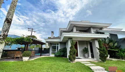 Casa com 4 quartos à venda na Joinville, --, América, Joinville por R$ 3.890.000