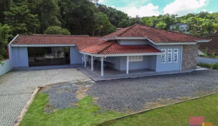 Casa com 3 quartos à venda na Rua Lindóia, --, Glória, Joinville por R$ 2.500.000
