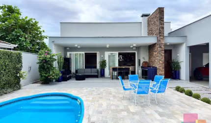 Casa com 3 quartos à venda na Rua Caçapava, --, Bom Retiro, Joinville por R$ 2.500.000