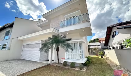 Casa com 3 quartos à venda na Bernardo Stamm, --, Floresta, Joinville por R$ 1.400.000