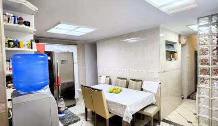 Ótima casa com 3 dormitórios à venda no bairro Jardim Stella em Santo André/SP!