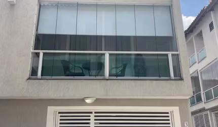 Sobrado em condomínio do lado do Metrô Guilhermina à venda!