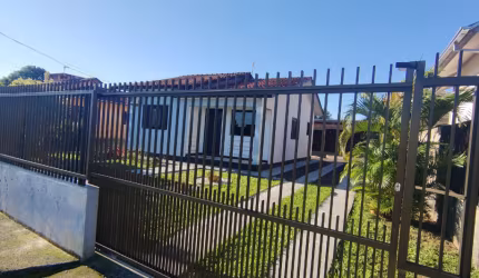 Oportunidade de ter uma casa ampla muito bem localizada