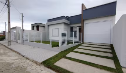 Linda casa de auto padrão, com ótima localização pronta para morar
