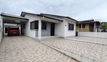 Linda e ampla casa pertinho do centro pronta para morar