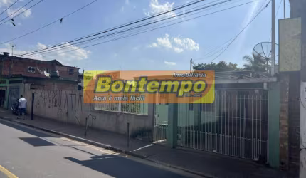 SOBRADO COM EXCELENTE QUINTAL E LOCALIZAÇÃO ÍMPAR