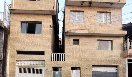 EXCELENTE IMÓVEL PARA RENDA COM 06 CASAS NO TERRENO