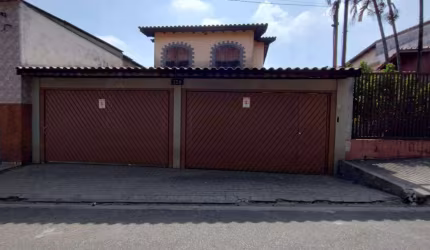 EXCELENTE SOBRADO - COM PISCINA - TERRENO 300.00 M²