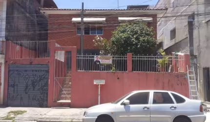 LINDA CASA COM TERRENO ENORME PRÓXIMO AO PLAZA SHOPPING CARAPICUÍBA
