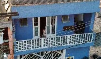 LINDO SOBRADO EM RUA TRANQUILA - VILA CRETT