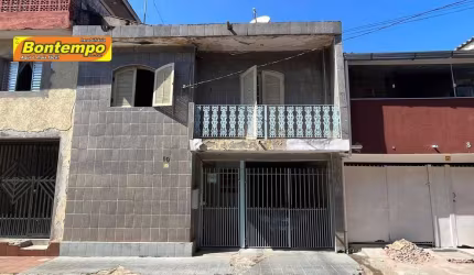Casa na COHAB com 3 Dormitórios e Vaga de Garagem