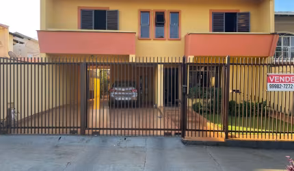Sobrado para venda possui 271 metros quadrados com 4 quartos em Brasília - Londrina - PR