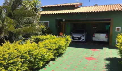 Casa para venda no Presidente Geisel com 3 quartos sendo 1 suíte, sala de 2 ambientes, 2 vagas de garagem