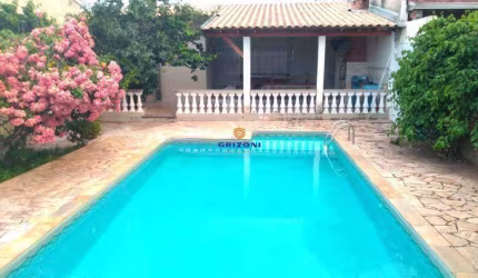 Casa para venda na Vila Souto com 3 quartos sendo 1 suíte, 4 vagas de garagem