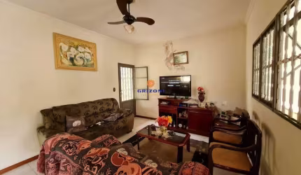 Casa para venda no Jardim Terra Branca com 3 quartos sendo 1 suíte, 2 vagas de garagem e próximo à Hípica