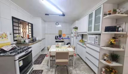 CASA SANTA EDWIRGES | 2 QUARTOS | 1 SALA | 3 VAGAS | BAURU