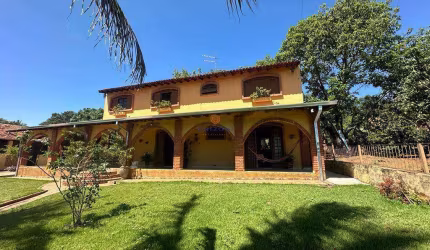 CHÁCARA EM AGUDOS | 3 QUARTOS | 1 SALA | 4 VAGAS