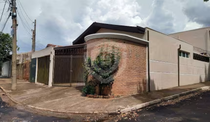 CASA SOBRADADA | 5 DORMITÓRIOS | 2 BANHEIROS | 2 VAGAS DE GARAGEM
