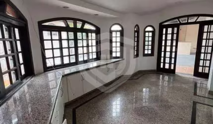 CASA COMERCIAL | 5 QUARTOS | 3 BANHEIROS | 2 COZINHA | 2 SALAS AMPLAS I 6 VAGAS GARAGEM