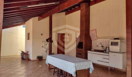 Casa para venda no Vila Falcão com 3 quartos sendo 1 suíte, 6 vagas de garagem e próximo ao Confiança Falcão