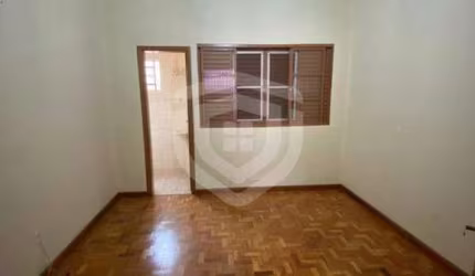 Casa para venda no Centro de Bauru com 4 quartos sendo 1 suíte, 3 vagas de garagem