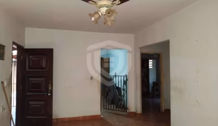 Casa para venda no Vila Santista com 968m2 de terreno e 260m2 de construção.
