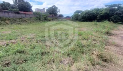 LOTE DE 220 m² EM ÓTIMA LOCALIZAÇÃO