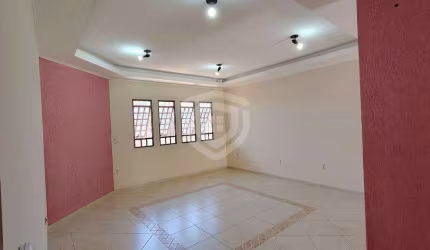 Casa térrea para venda no Terra Branca com 3 quartos sendo 2 suítes, 1 escritório e 4 vagas de garagem