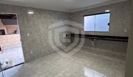 Venda de casa no Santa Edwiges com 2 quartos sendo 1 suíte, 2 banheiros, 2 salas e 2 vagas de garagem