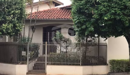 CASA TÉRREA COM AV. GETÚLIO VARGAS | 4 QUARTOS SENDO 1 SUÍTE | 5 VAGAS |